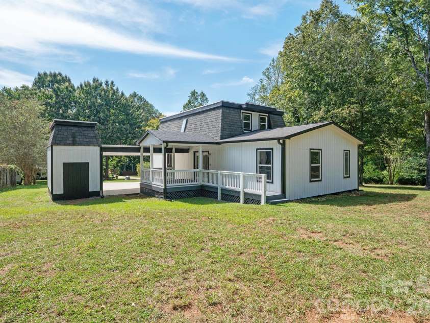 10111 Withers Road, Charlotte, NC 28278.  MLS# CAR4429841, YatesRealty ID 54055. Covered Porch