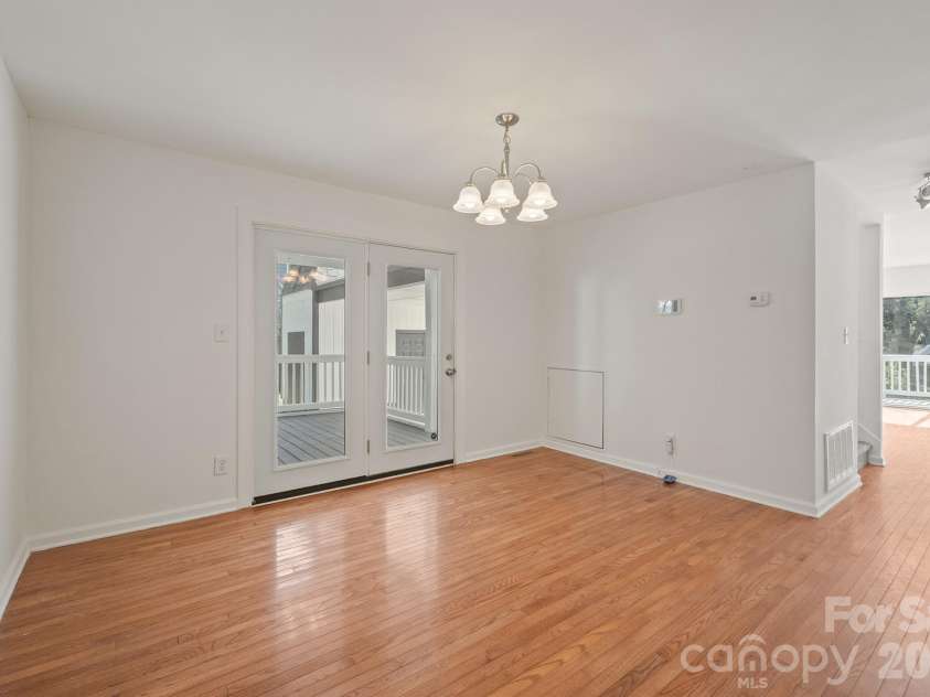 10111 Withers Road, Charlotte, NC 28278.  MLS# CAR4429841, YatesRealty ID 54055. Dining Room