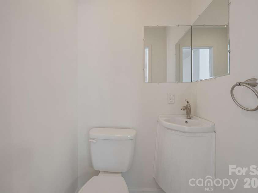 10111 Withers Road, Charlotte, NC 28278.  MLS# CAR4429841, YatesRealty ID 54055. Half Bath on Main Level