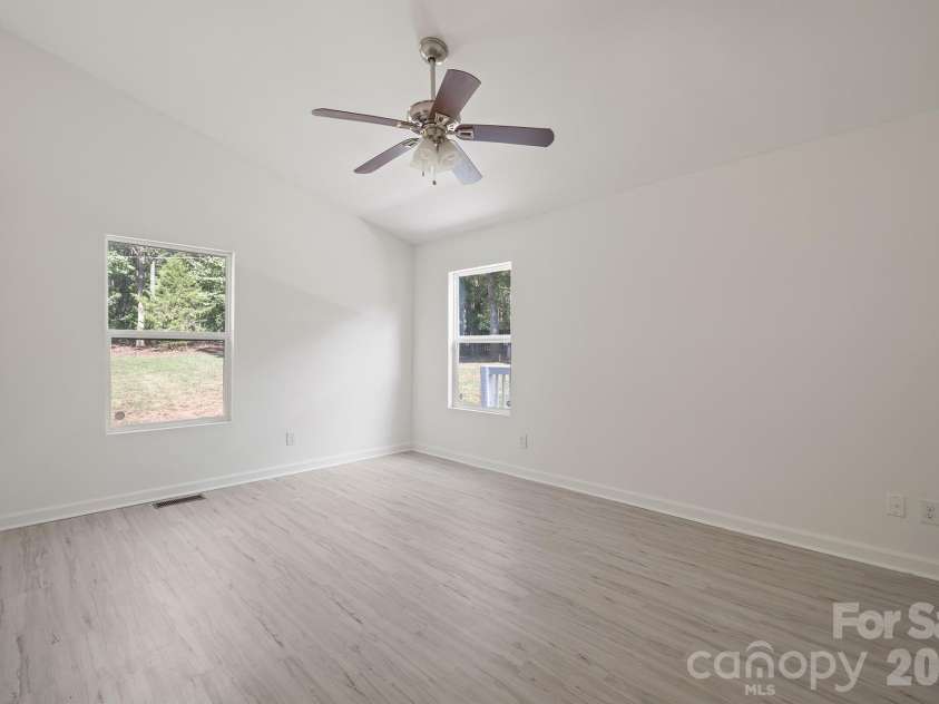 10111 Withers Road, Charlotte, NC 28278.  MLS# CAR4429841, YatesRealty ID 54055. Primary Bedroom on Main