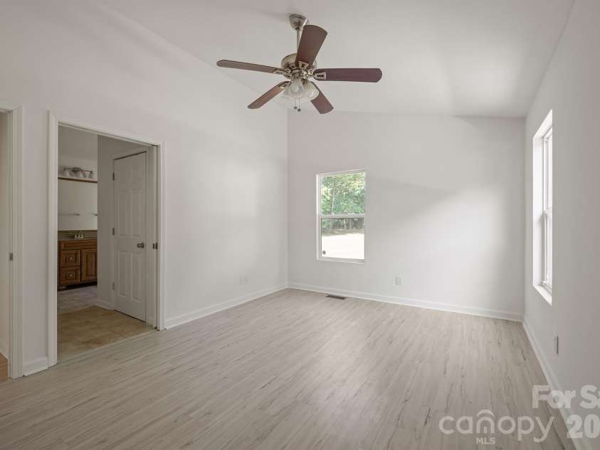 10111 Withers Road, Charlotte, NC 28278.  MLS# CAR4429841, YatesRealty ID 54055. Primary Bedroom on Main