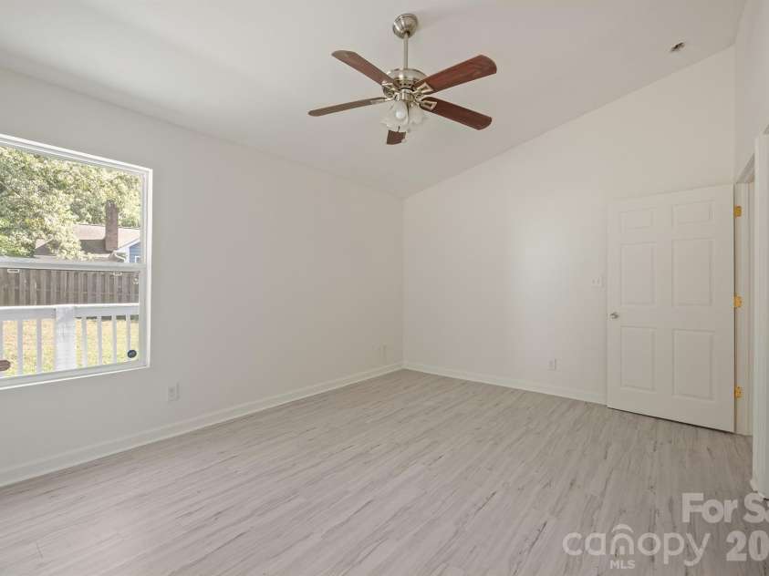 10111 Withers Road, Charlotte, NC 28278.  MLS# CAR4429841, YatesRealty ID 54055. Primary Bedroom on Main