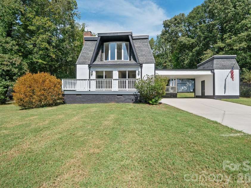 10111 Withers Road, Charlotte, NC 28278.  MLS# CAR4429841, YatesRealty ID 54055. Surrounded by Trees and Matured Landscaping