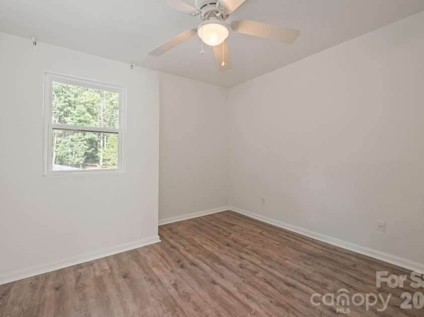 10111 Withers Road, Charlotte, NC 28278.  MLS# CAR4429841, YatesRealty ID 54055. Upstairs Bedroom 2