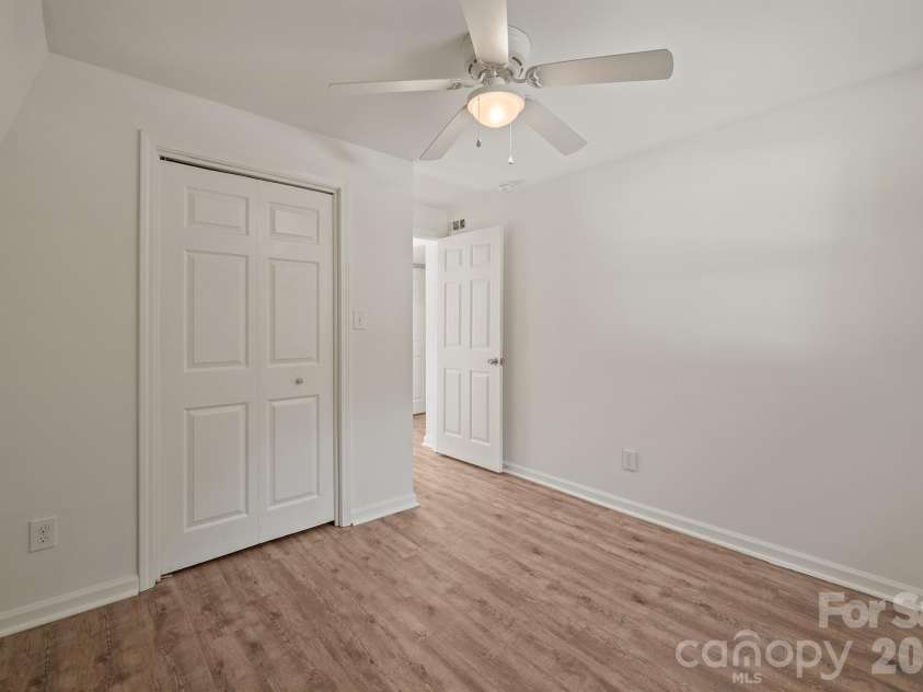 10111 Withers Road, Charlotte, NC 28278.  MLS# CAR4429841, YatesRealty ID 54055. Upstairs Bedroom 2