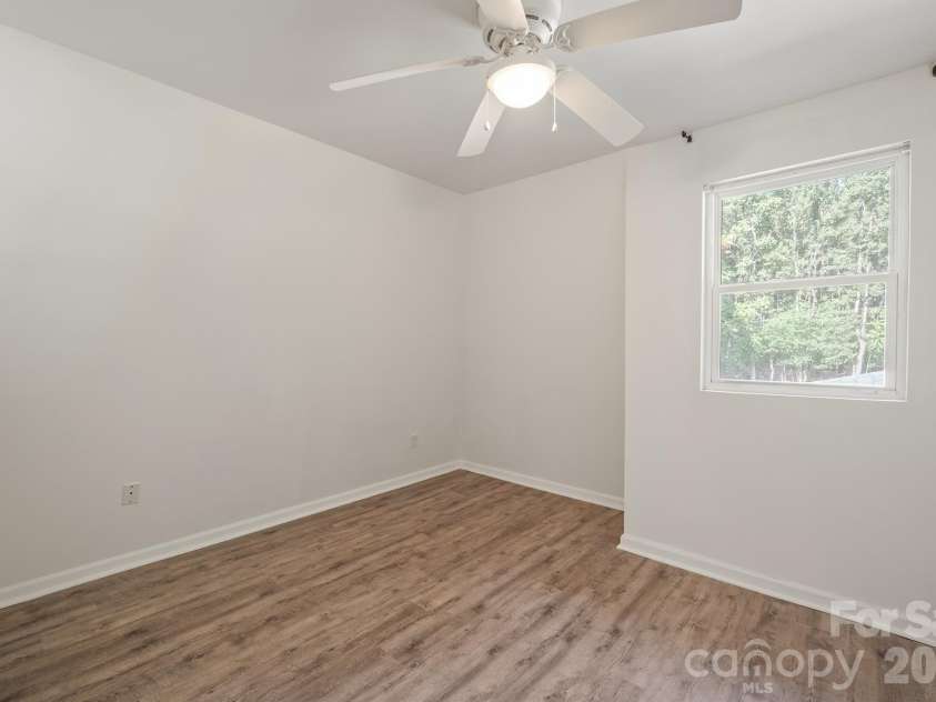 10111 Withers Road, Charlotte, NC 28278.  MLS# CAR4429841, YatesRealty ID 54055. Upstairs Bedroom 3