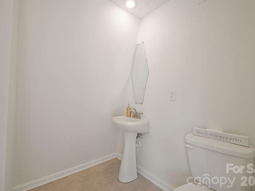 10111 Withers Road, Charlotte, NC 28278.  MLS# CAR4429841, YatesRealty ID 54055. Upstairs Half Bath