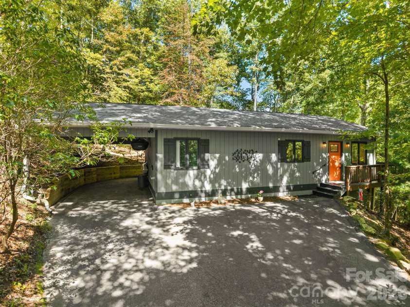 1238 Soquili Drive, Brevard, NC 28712.  MLS# CAR4422481, YatesRealty ID 54058. 