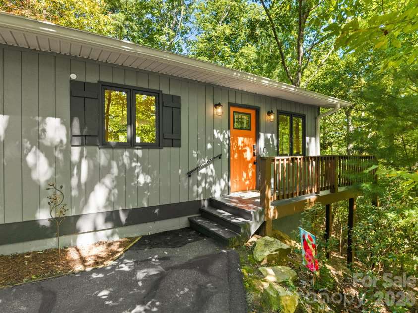 1238 Soquili Drive, Brevard, NC 28712.  MLS# CAR4422481, YatesRealty ID 54058. 