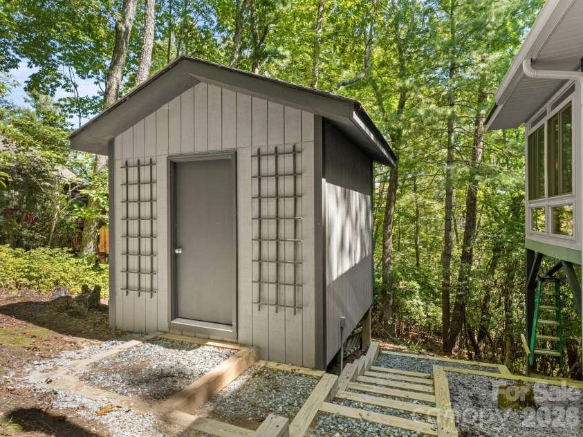 1238 Soquili Drive, Brevard, NC 28712.  MLS# CAR4422481, YatesRealty ID 54058. 