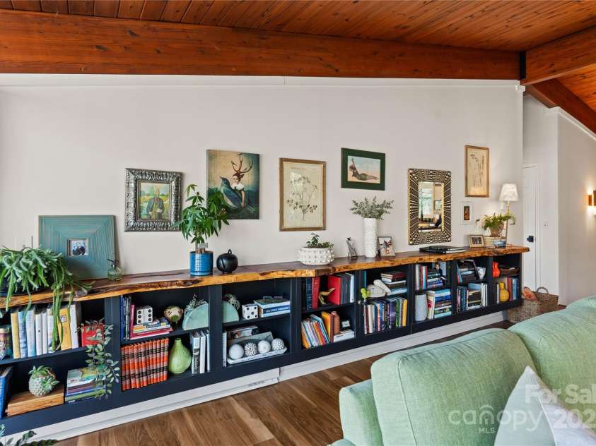 3077 Phoebe Lane, Lenoir, NC 28645.  MLS# CAR4221362, YatesRealty ID 5406. 