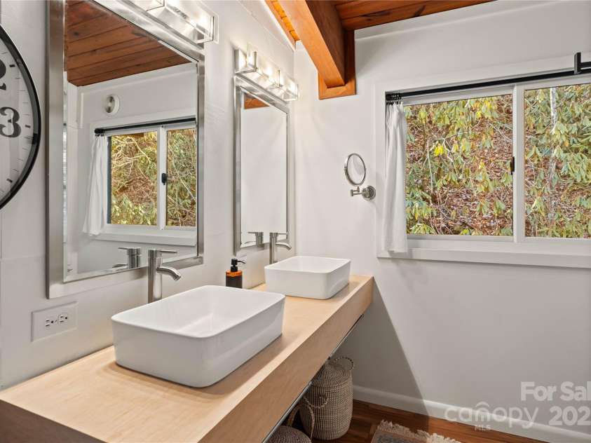 3077 Phoebe Lane, Lenoir, NC 28645.  MLS# CAR4221362, YatesRealty ID 5406. 