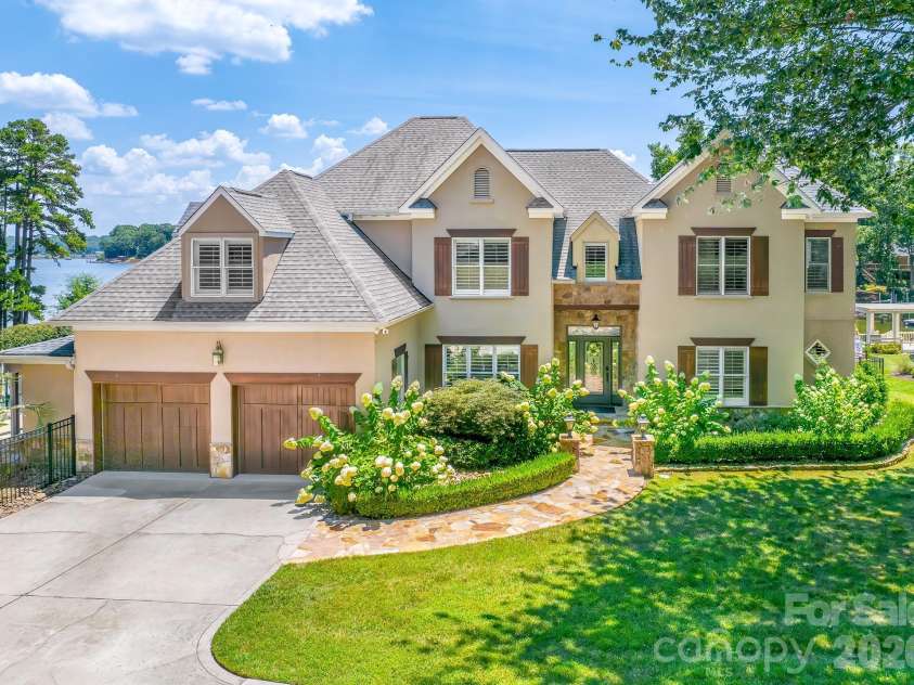 21206 Captiva Court, Cornelius, NC 28031.  MLS# CAR4430124, YatesRealty ID 54060. 