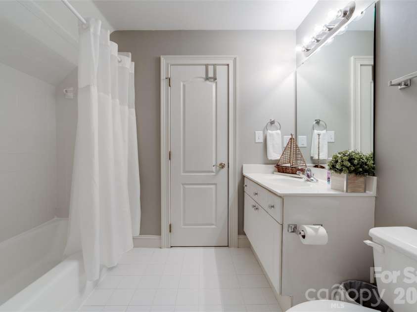 21206 Captiva Court, Cornelius, NC 28031.  MLS# CAR4430124, YatesRealty ID 54060. 