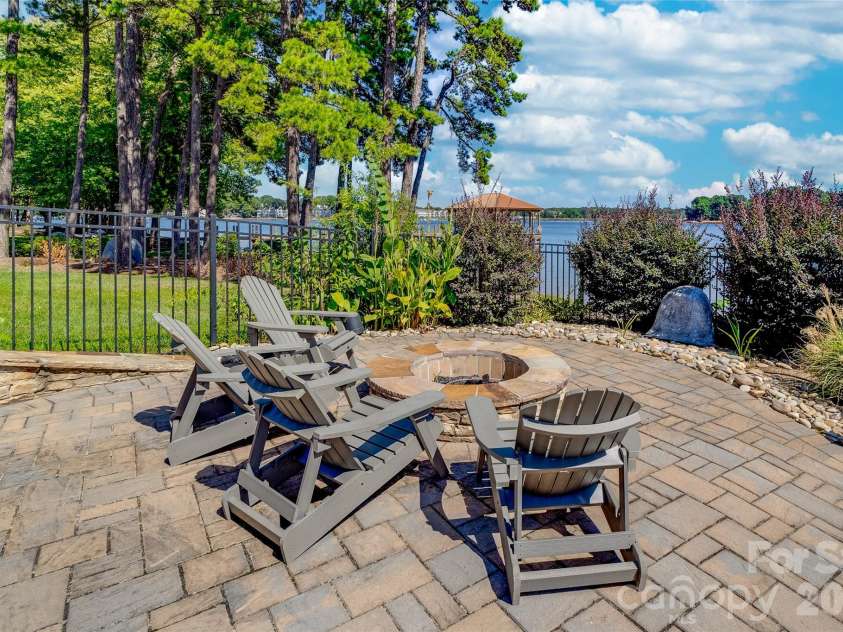 21206 Captiva Court, Cornelius, NC 28031.  MLS# CAR4430124, YatesRealty ID 54060. 