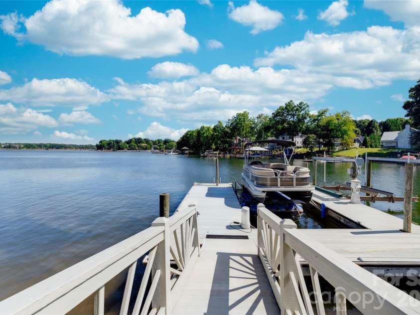 21206 Captiva Court, Cornelius, NC 28031.  MLS# CAR4430124, YatesRealty ID 54060. 