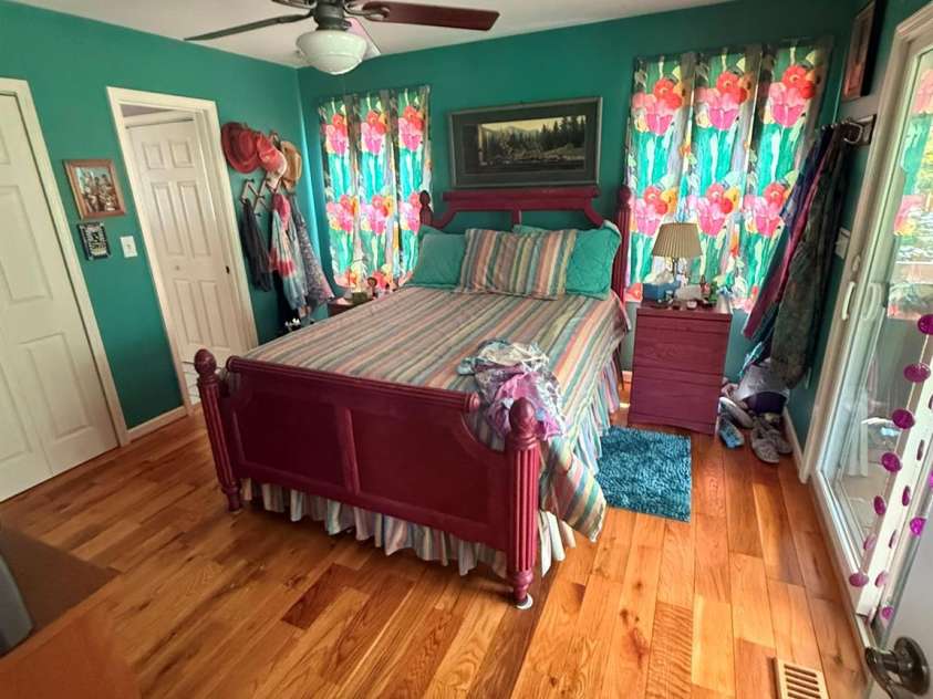 67 Alan Retreat Road, Hendersonville, NC 28792.  MLS# CAR4430107, YatesRealty ID 54061. Main floor bedroom