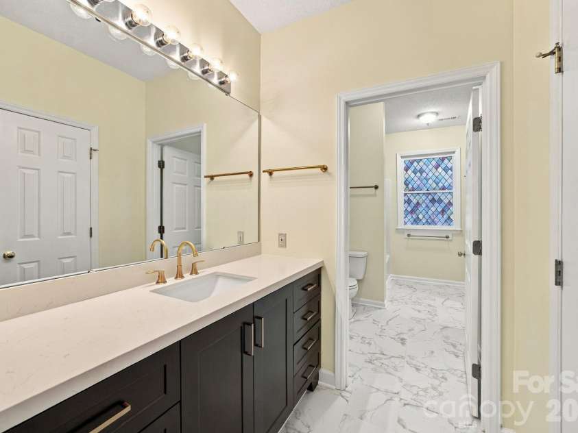 19838 Oak Leaf Circle, Cornelius, NC 28031.  MLS# CAR4429778, YatesRealty ID 54063. Bathroom vanity area