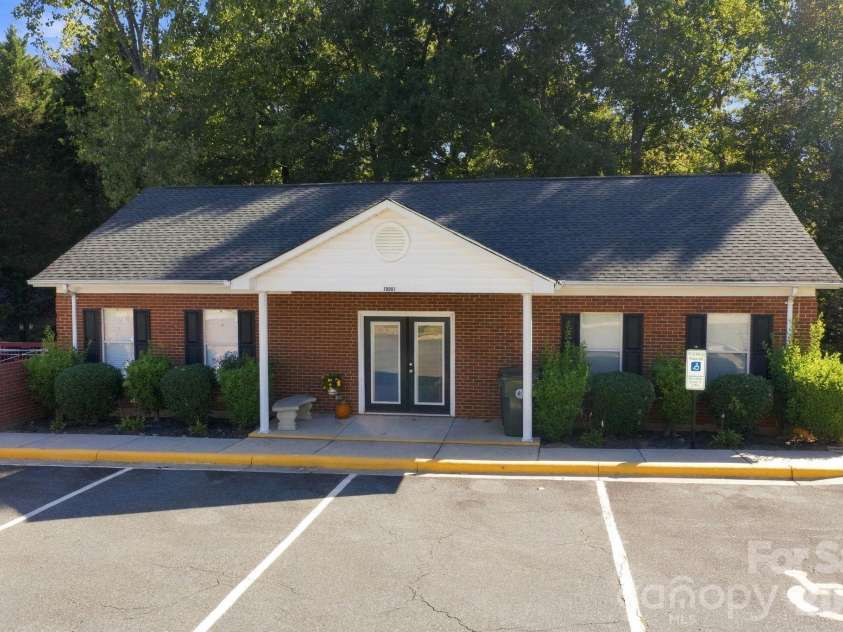 19838 Oak Leaf Circle, Cornelius, NC 28031.  MLS# CAR4429778, YatesRealty ID 54063. Community clubhouse
