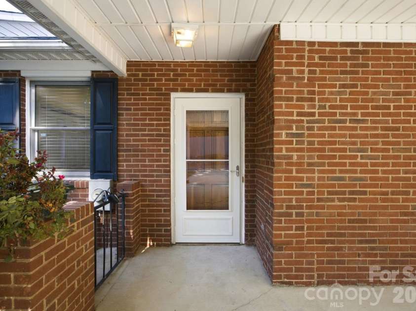 19838 Oak Leaf Circle, Cornelius, NC 28031.  MLS# CAR4429778, YatesRealty ID 54063. Front entry door