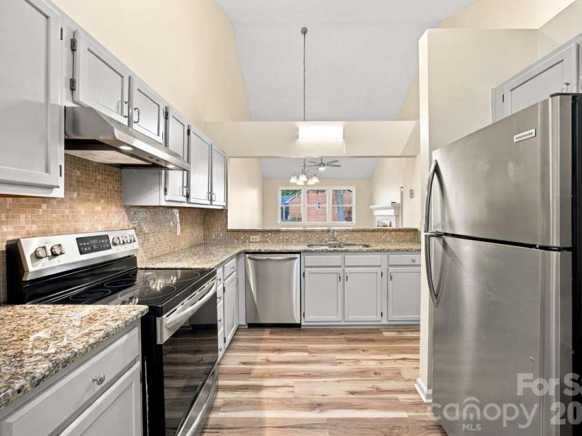 19838 Oak Leaf Circle, Cornelius, NC 28031.  MLS# CAR4429778, YatesRealty ID 54063. Kitchen