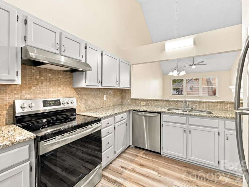 19838 Oak Leaf Circle, Cornelius, NC 28031.  MLS# CAR4429778, YatesRealty ID 54063. Kitchen