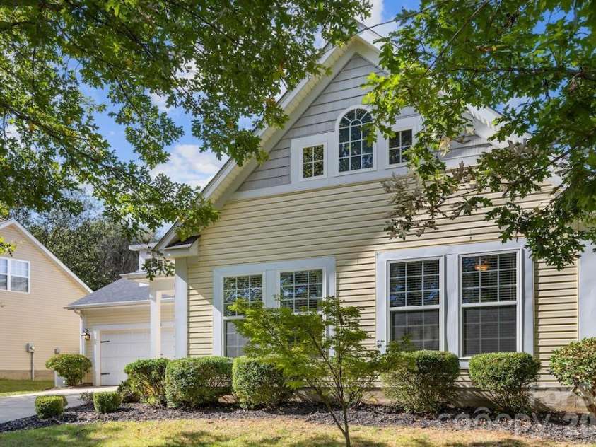 6723 Carrington Pointe Drive, Huntersville, NC 28078.  MLS# CAR4427331, YatesRealty ID 54069. 