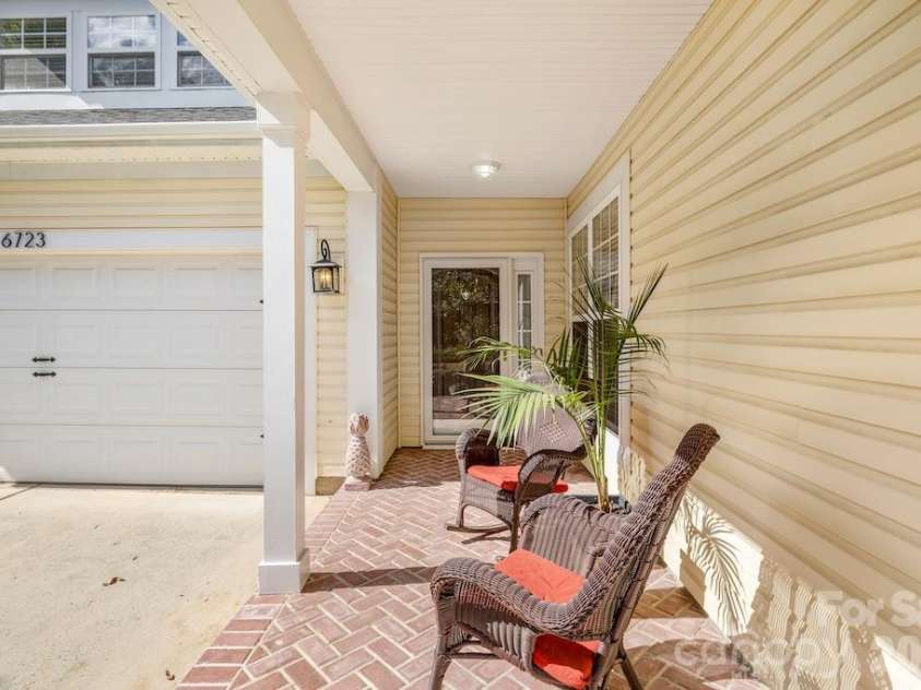 6723 Carrington Pointe Drive, Huntersville, NC 28078.  MLS# CAR4427331, YatesRealty ID 54069. 
