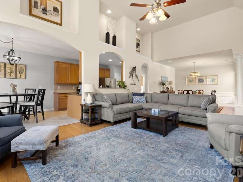 6723 Carrington Pointe Drive, Huntersville, NC 28078.  MLS# CAR4427331, YatesRealty ID 54069. 