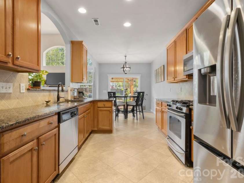6723 Carrington Pointe Drive, Huntersville, NC 28078.  MLS# CAR4427331, YatesRealty ID 54069. 