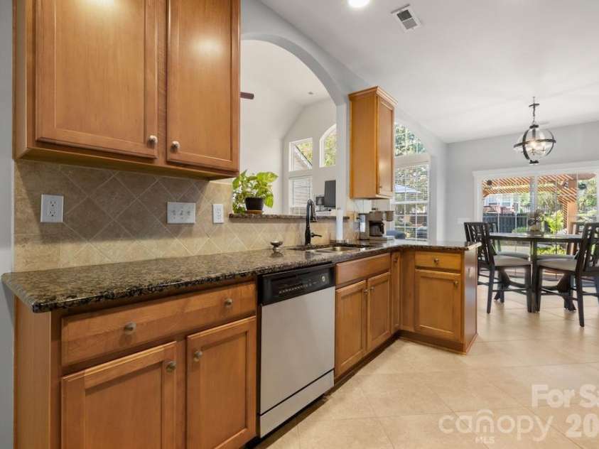 6723 Carrington Pointe Drive, Huntersville, NC 28078.  MLS# CAR4427331, YatesRealty ID 54069. 