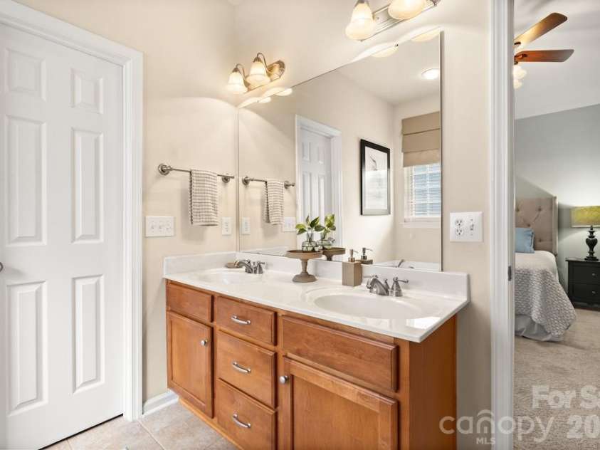6723 Carrington Pointe Drive, Huntersville, NC 28078.  MLS# CAR4427331, YatesRealty ID 54069. 