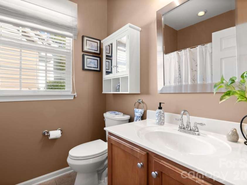 6723 Carrington Pointe Drive, Huntersville, NC 28078.  MLS# CAR4427331, YatesRealty ID 54069. 