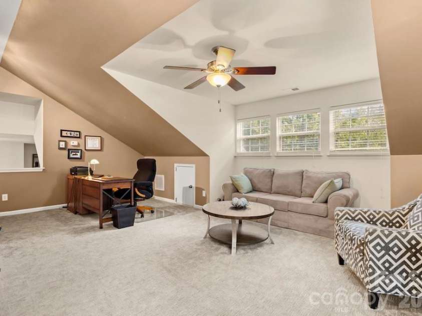 6723 Carrington Pointe Drive, Huntersville, NC 28078.  MLS# CAR4427331, YatesRealty ID 54069. 