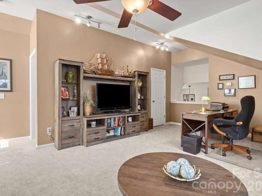 6723 Carrington Pointe Drive, Huntersville, NC 28078.  MLS# CAR4427331, YatesRealty ID 54069. 