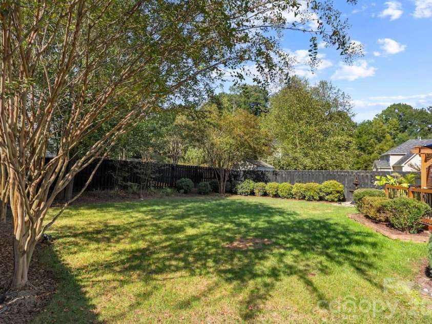 6723 Carrington Pointe Drive, Huntersville, NC 28078.  MLS# CAR4427331, YatesRealty ID 54069. 