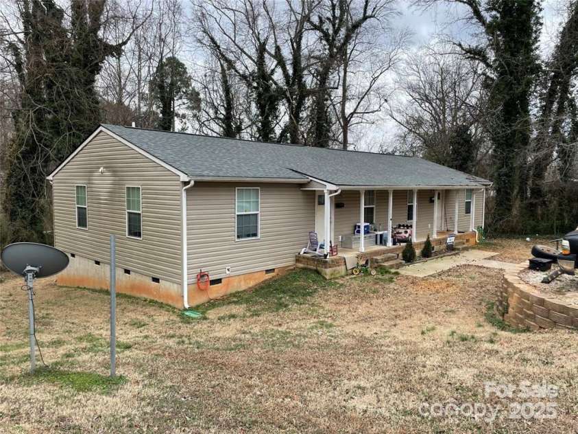 111 + 113 Sunset Drive, Clover, SC 29710.  MLS# CAR4246513, YatesRealty ID 5407. 