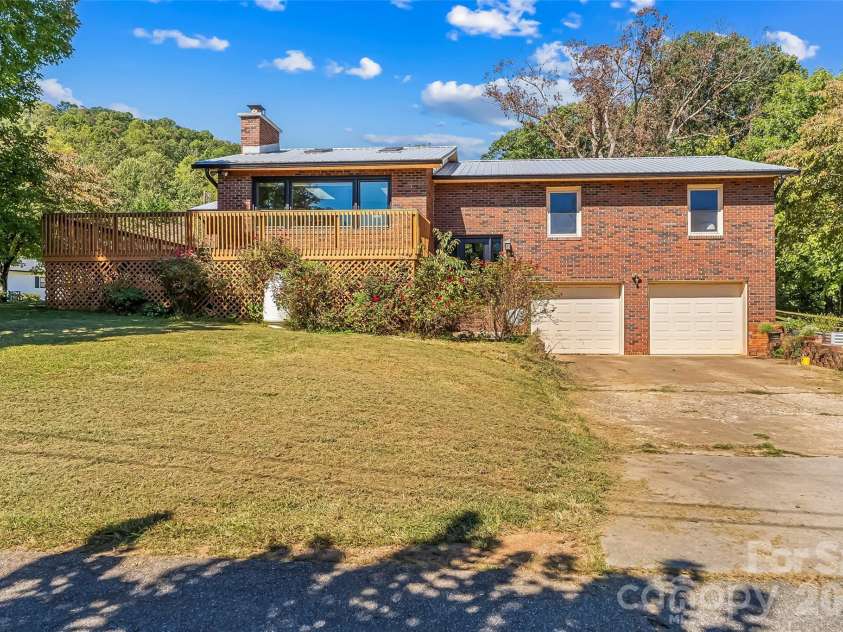 14 Three J Lane, Swannanoa, NC 28778.  MLS# CAR4429550, YatesRealty ID 54070. 