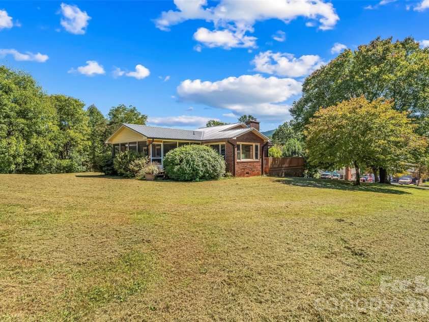 14 Three J Lane, Swannanoa, NC 28778.  MLS# CAR4429550, YatesRealty ID 54070. 