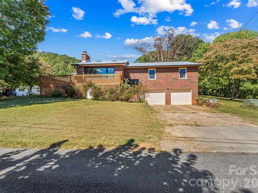 14 Three J Lane, Swannanoa, NC 28778.  MLS# CAR4429550, YatesRealty ID 54070. 