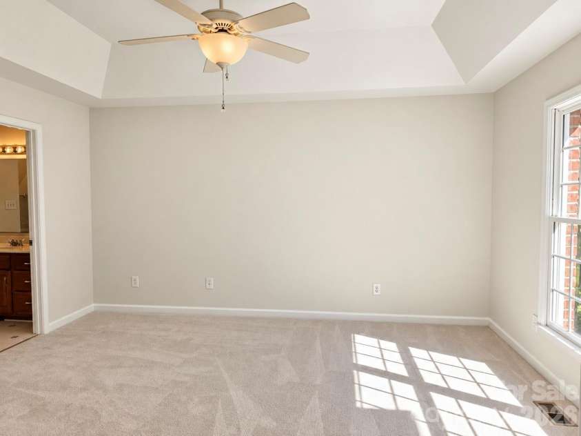 1615 Terra Cotta Drive, Hickory, NC 28602.  MLS# CAR4430081, YatesRealty ID 54072. 