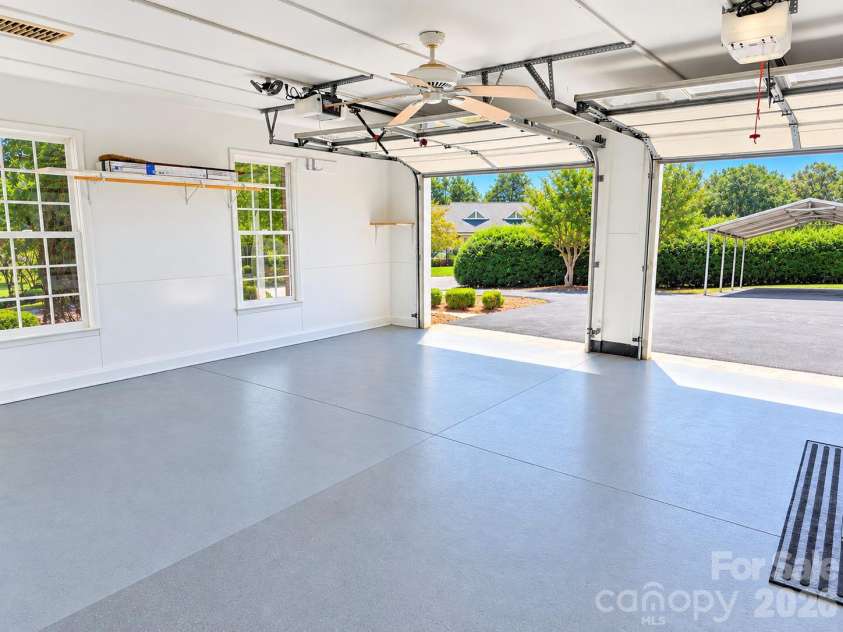 1615 Terra Cotta Drive, Hickory, NC 28602.  MLS# CAR4430081, YatesRealty ID 54072. 