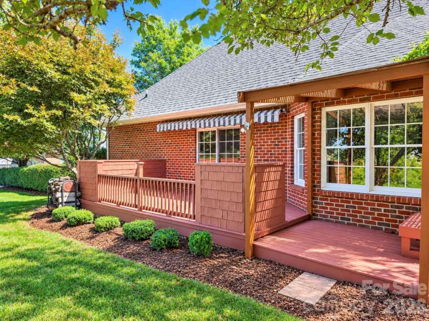 1615 Terra Cotta Drive, Hickory, NC 28602.  MLS# CAR4430081, YatesRealty ID 54072. 