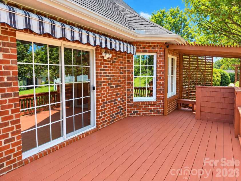 1615 Terra Cotta Drive, Hickory, NC 28602.  MLS# CAR4430081, YatesRealty ID 54072. 