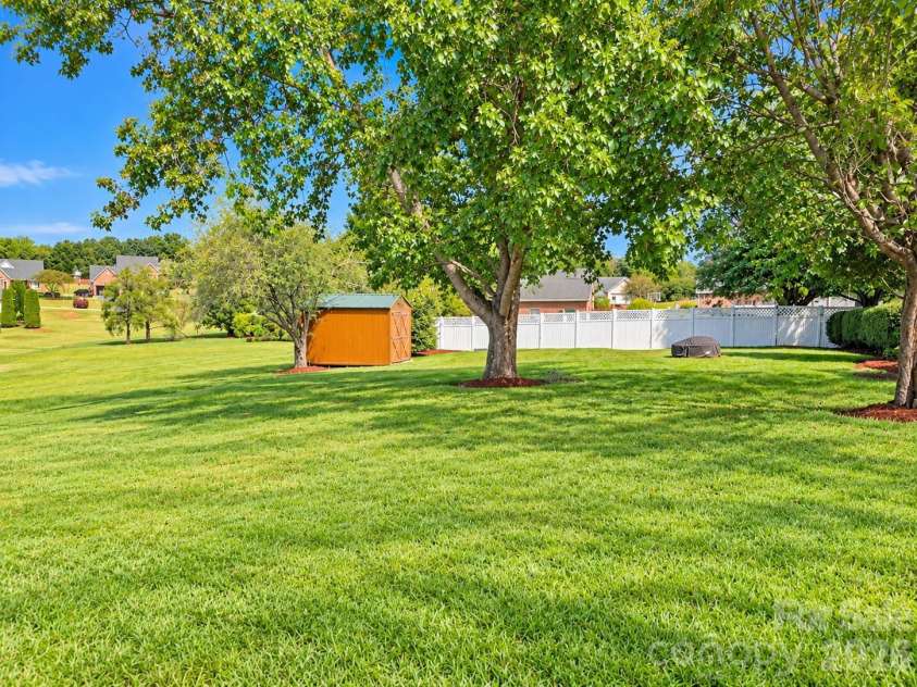 1615 Terra Cotta Drive, Hickory, NC 28602.  MLS# CAR4430081, YatesRealty ID 54072. 