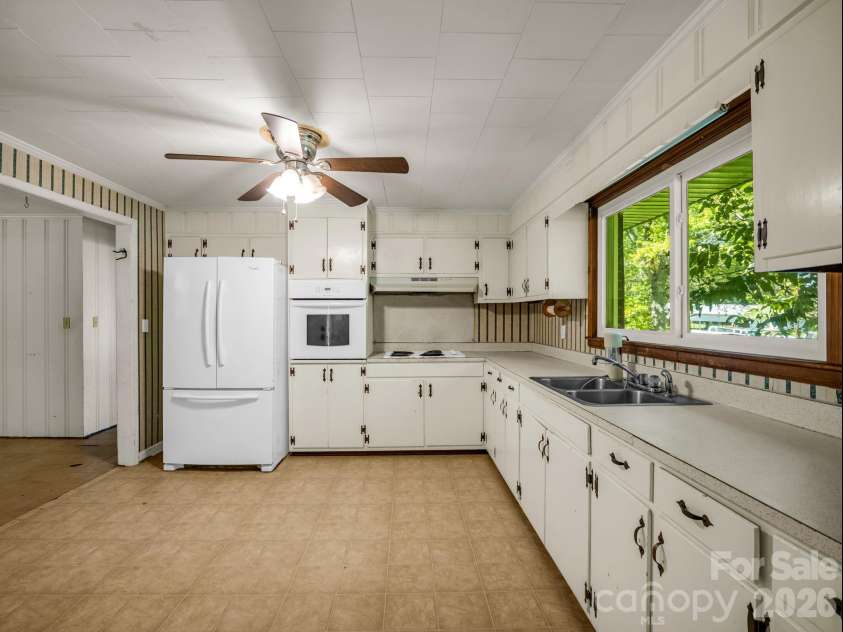 182 Longview Drive, Forest City, NC 28043.  MLS# CAR4427043, YatesRealty ID 54073. 