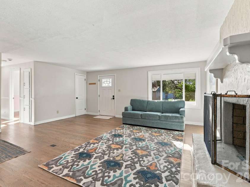 20 Oak Leaf Lane, Arden, NC 28704.  MLS# CAR4428289, YatesRealty ID 54075. 