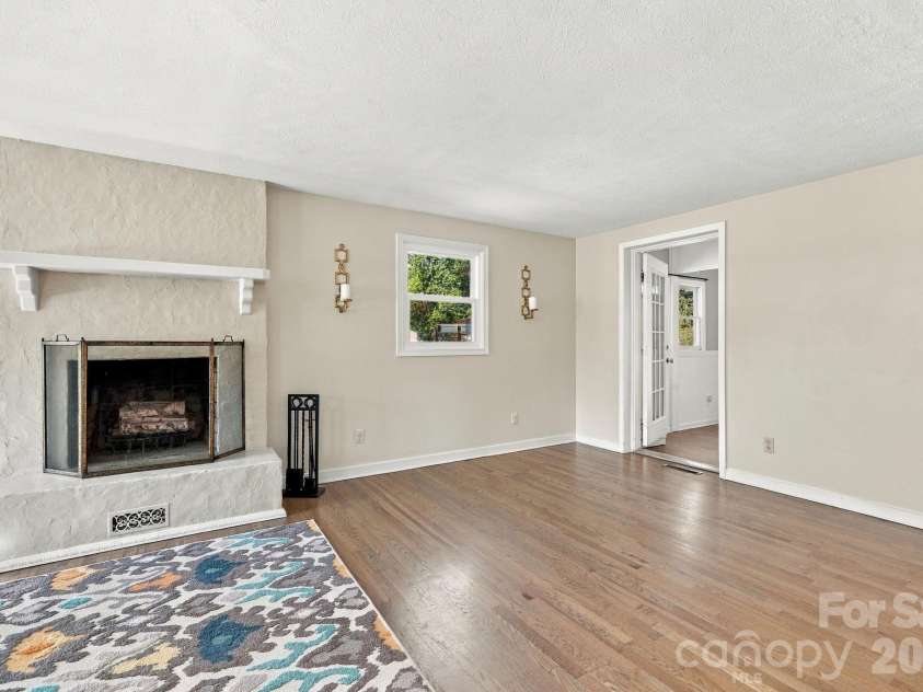 20 Oak Leaf Lane, Arden, NC 28704.  MLS# CAR4428289, YatesRealty ID 54075. 