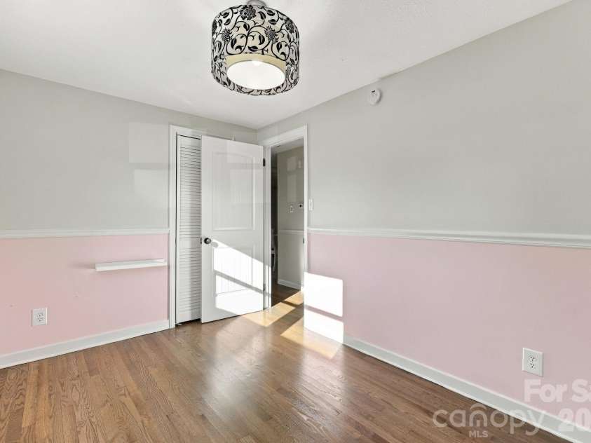 20 Oak Leaf Lane, Arden, NC 28704.  MLS# CAR4428289, YatesRealty ID 54075. 