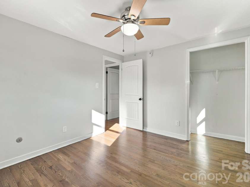 20 Oak Leaf Lane, Arden, NC 28704.  MLS# CAR4428289, YatesRealty ID 54075. 